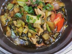 酸菜焖鸡杂-东豪园林海鲜酒家(南港路辅路店)