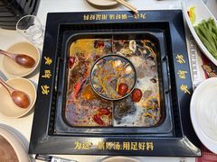 -老牌坊云南鱼豆花火锅(哈西万达店)