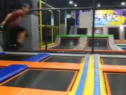 -蹦贝运动中心·蹦床·攀岩·闯关(龙岗店)