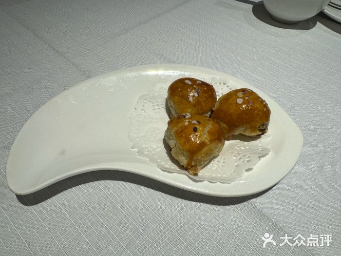 新雅粤菜馆(南京东路店)叉烧酥图片
