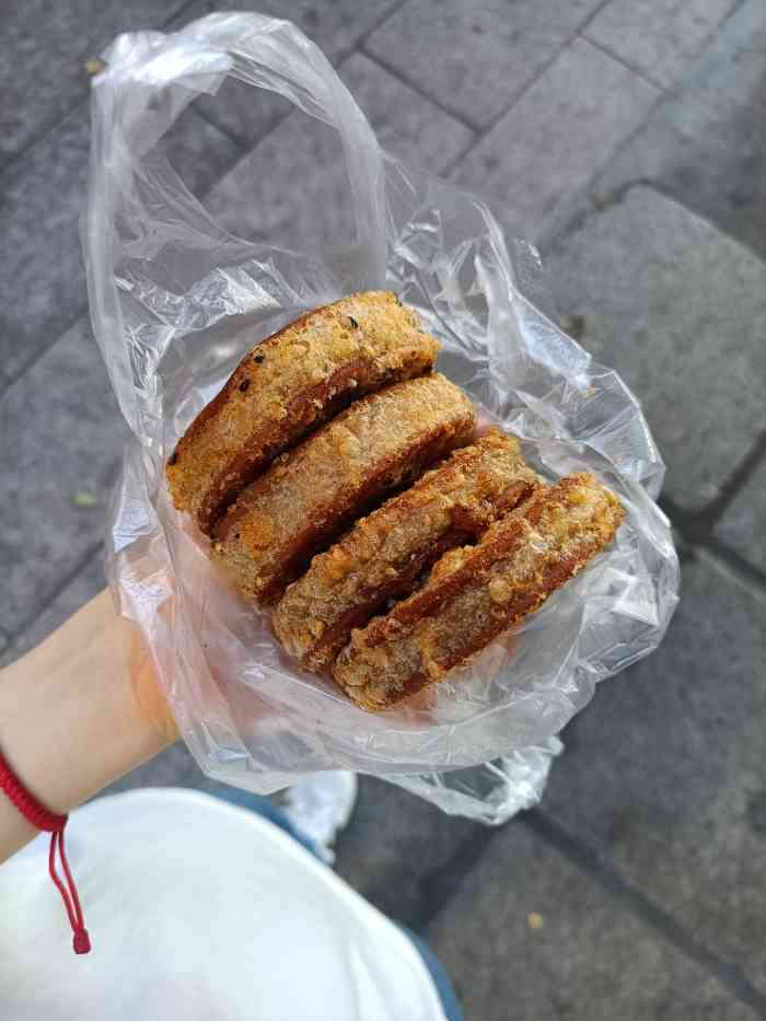 庄阿姨芋头饼-"跟着点评说的四点半来到店门口看到已经排长.