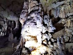 -波斯托伊纳溶洞