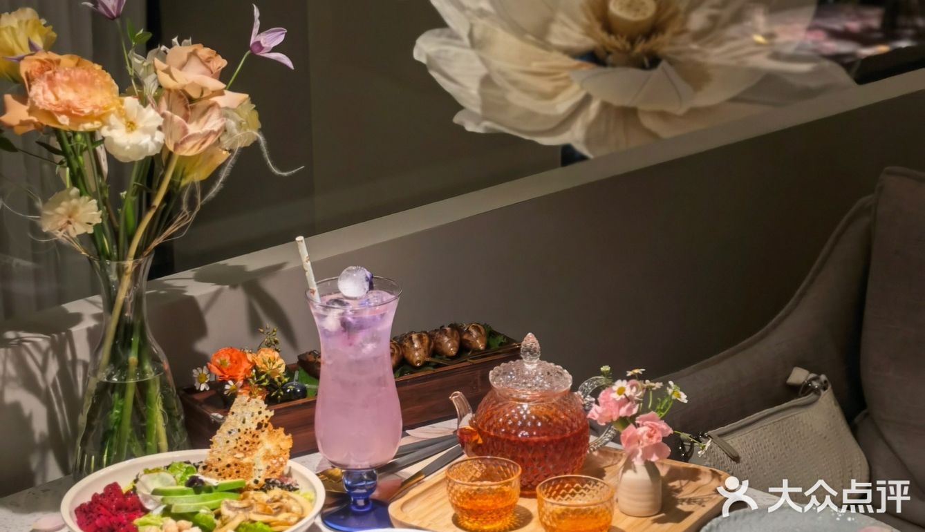 杭州新店｜被鲜花包裹的西餐厅🍴适合约会
