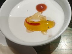 招牌手磨杏仁豆腐-京味斋·北京烤鸭(北京南站洋桥店)