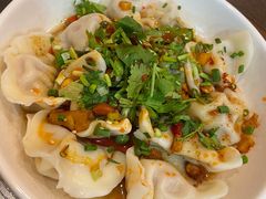 手工包的钟水饺-爆炸头阿姨小四川正宗川味小吃(无任何分店)