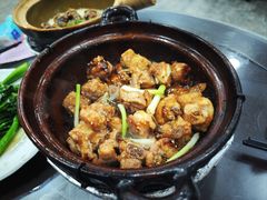 啫排骨滑鸡煲-红星光发煲仔饭(文海店)