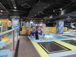-反弹蹦床公园·亲子乐园·团建·派对(青岛融创茂店)
