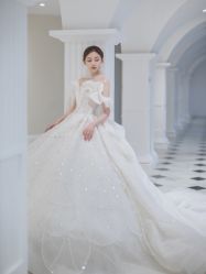 -不晚国际婚纱礼服