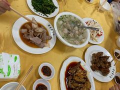 萝卜炖肘子-荣生萝卜汤饭店