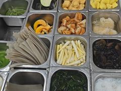 -愉肴麻辣香锅(中山路店)