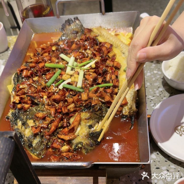 🍽️【鸣记脆皮烤鱼】- 沈阳大悦城A馆必吃的女王口味清江鱼！🐟