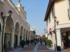 -佛罗伦萨小镇广佛名品奥特莱斯(疏港路店)