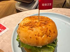 招牌秘制鸡腿堡-必胜客(上海新南方商城PH店)