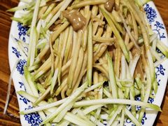 -老天桥酱肉烧饼夹肘子(天桥店)