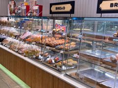 面包甜点陈列柜-巴黎贝甜(华堂新辰汇店)