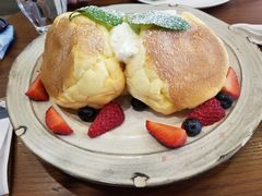 莓果奶油芝士舒芙蕾松饼-UPPER KITCHEN(延安路店)