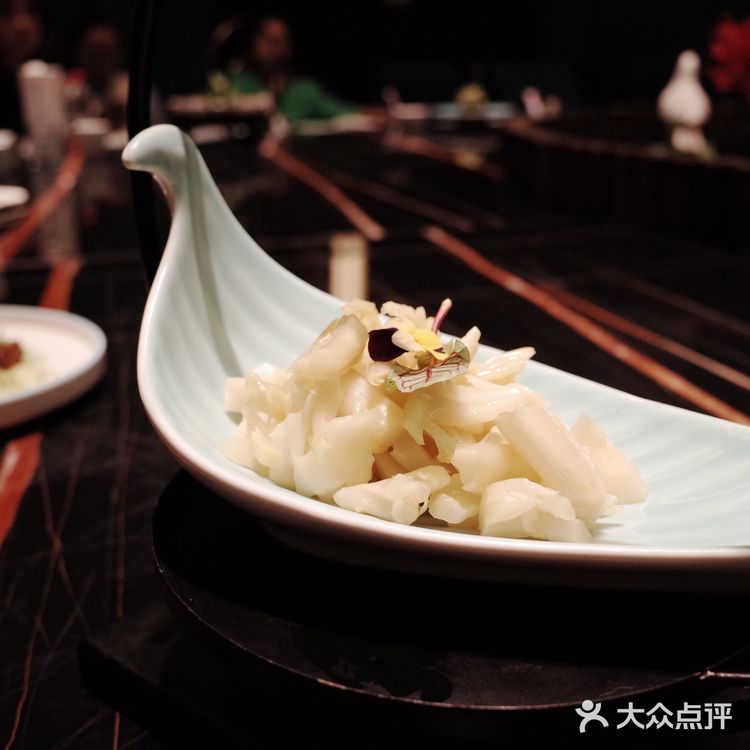 花菜梗真的是爱了 每次都认真的吃着比较着