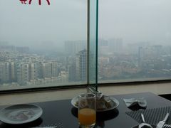 -荣誉国际酒店-云顶旋转餐厅