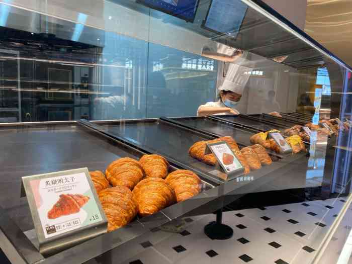 八月堂(欢乐港湾店)-"来这边打卡顺便来八月堂带几个可颂当点心 .