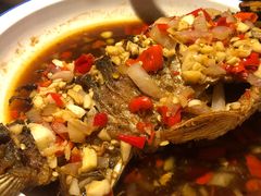 香煎鲫鱼-费大厨辣椒炒肉(万家丽一店)