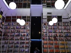 -钟书阁(松江泰晤士小镇店)