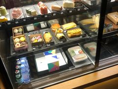 面包甜点陈列柜-星巴克(洛阳中州万达广场店)