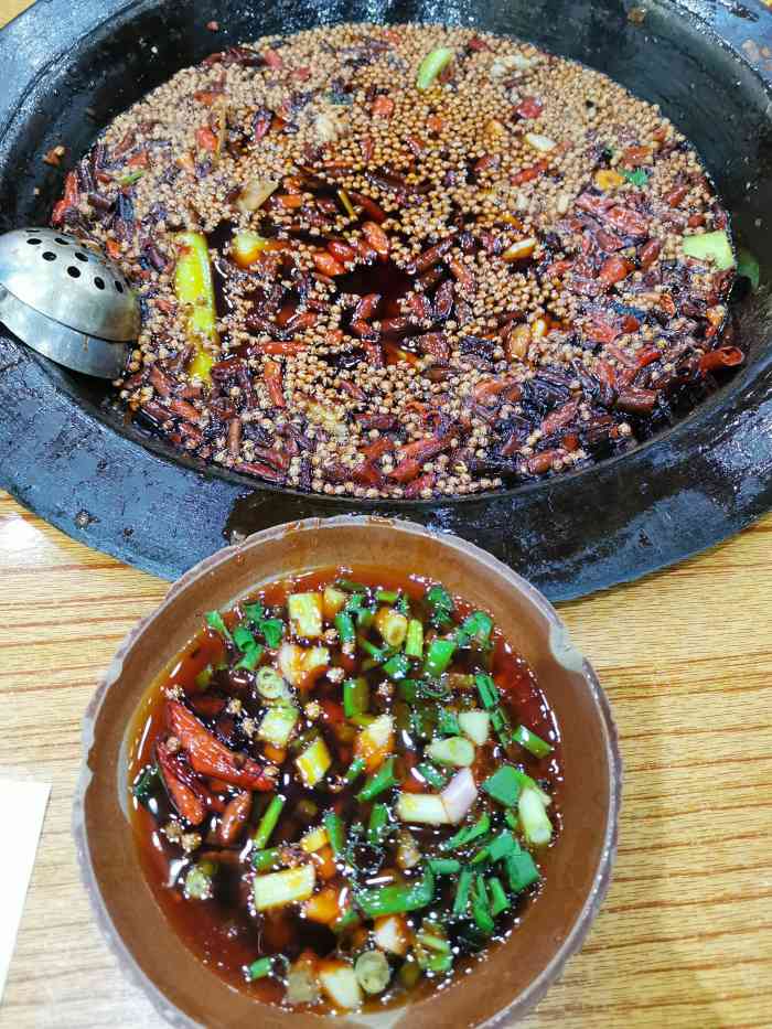 百盛怪味鱼-"位置就在大坪石油路红绿灯右边,在最前面,.