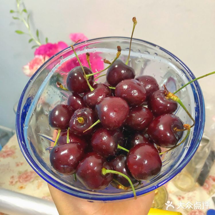 嘻嘻嘻好吃满足！一定要加蚝油炒 车厘子和草莓！