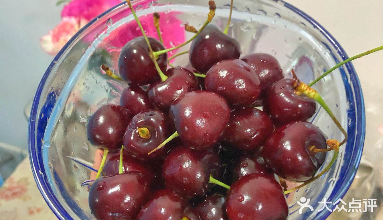 嘻嘻嘻好吃满足！一定要加蚝油炒 车厘子和草莓！