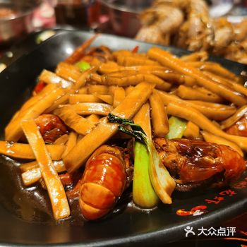 嵊州小有名气的龙虾店 貌似这两年外地也开了许多分店