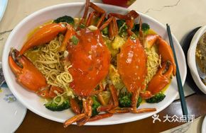 Steamed Crab with Egg Noodles