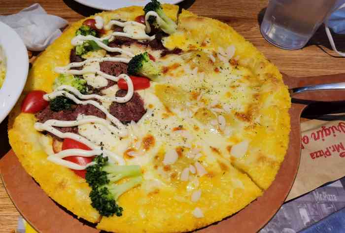 米斯特披萨(鲁能城店)-"来鲁能城玩,到了吃饭点孩子要吃披萨,所以.