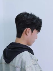 -一家只做男发烫染的店