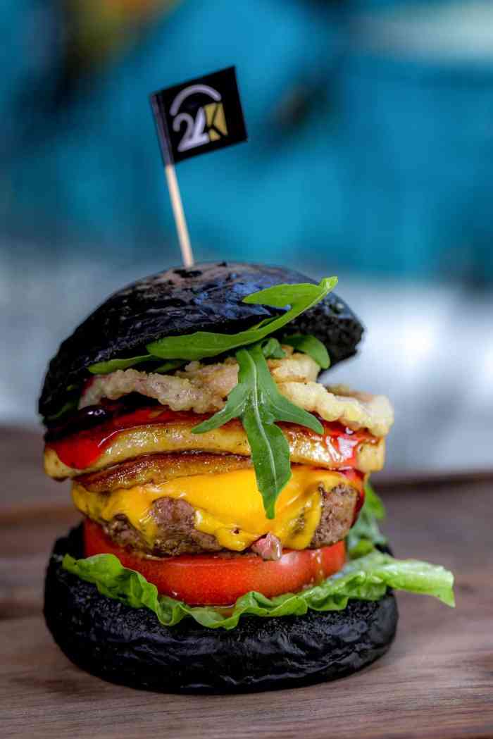 24k runch 澳式餐吧-"[薄荷]环境:我们去的那天是11点多 店.