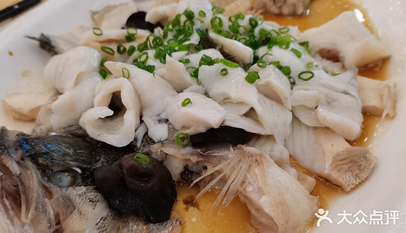 菜品味道一般，大盘鸡老了点，蒸魚淡，茄子煲倒是挺下饭的