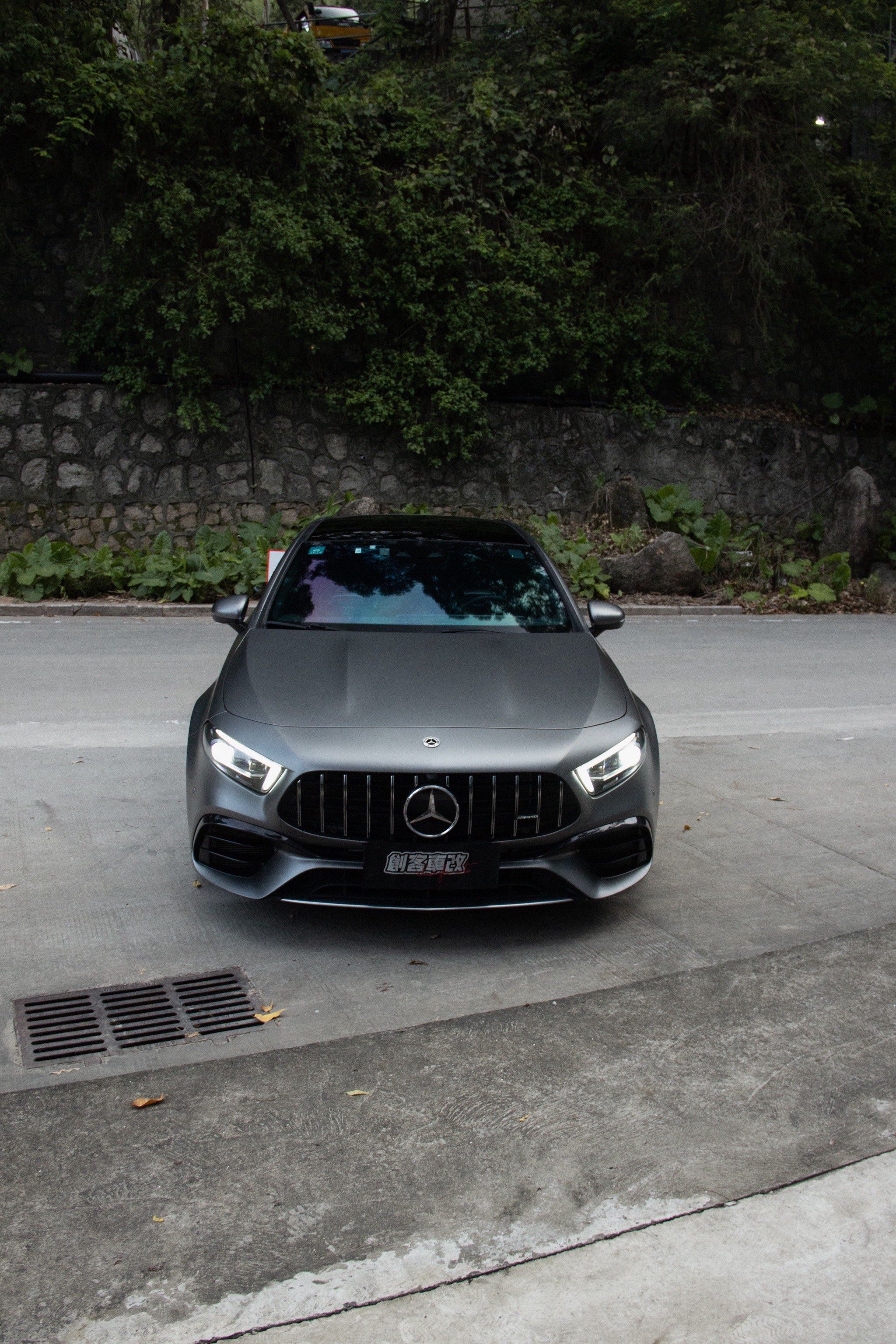 奔驰amg a45贴山灰色改色膜