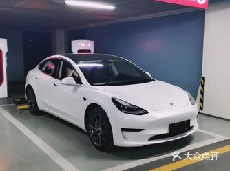 之前一直中意的是奔驰c，后来家里人买了，我就改变路线