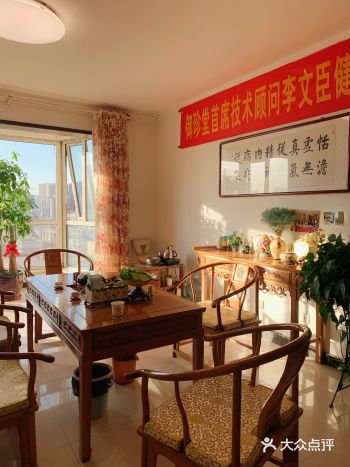 美东国际的绝佳地理位置，宽敞明亮的环境，干净整洁的床位