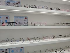 -美式眼镜·授权蔡司.依视路.尼康.豪雅.明月(人民广场店)