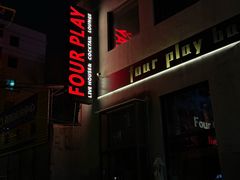 -FOUR PLAY BAR