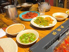 -老牌坊云南鱼豆花火锅(爱建店)