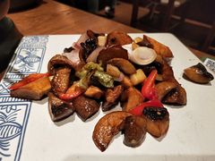 -云海肴·汽锅鸡·云南菜(天山百盛优客店)