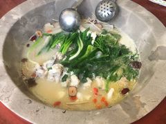 气锅鱼-姚记抚仙湖石锅鱼庄