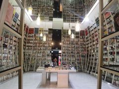 -钟书阁(松江泰晤士小镇店)