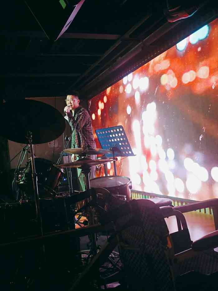 打分 特别喜欢的一个小酒吧 张家口所有酒吧都去过 最后被这个地方