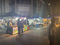 -吴山路夜市