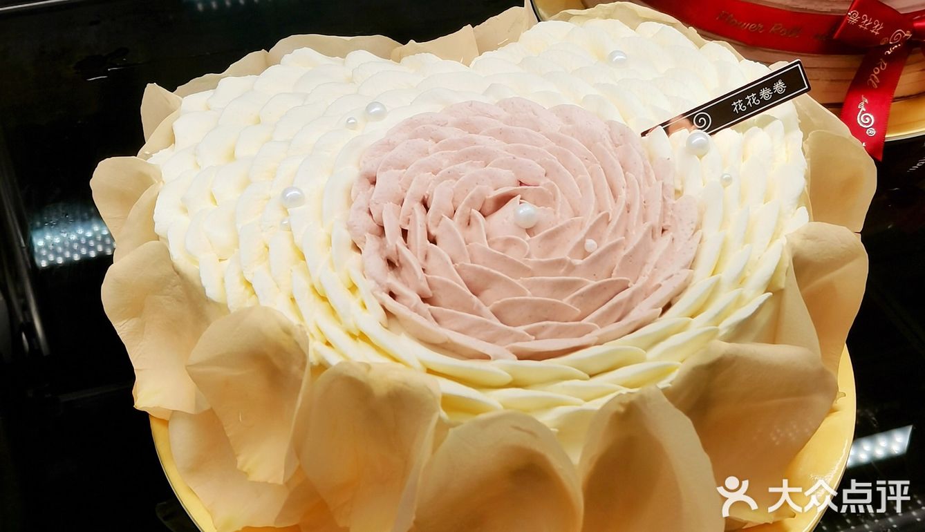 玫瑰见证爱情，纯动物奶油见证品质，这款情人节蛋糕太🉑️了！