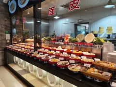 自助取餐区-令氏家外家周秦食府(高新店)