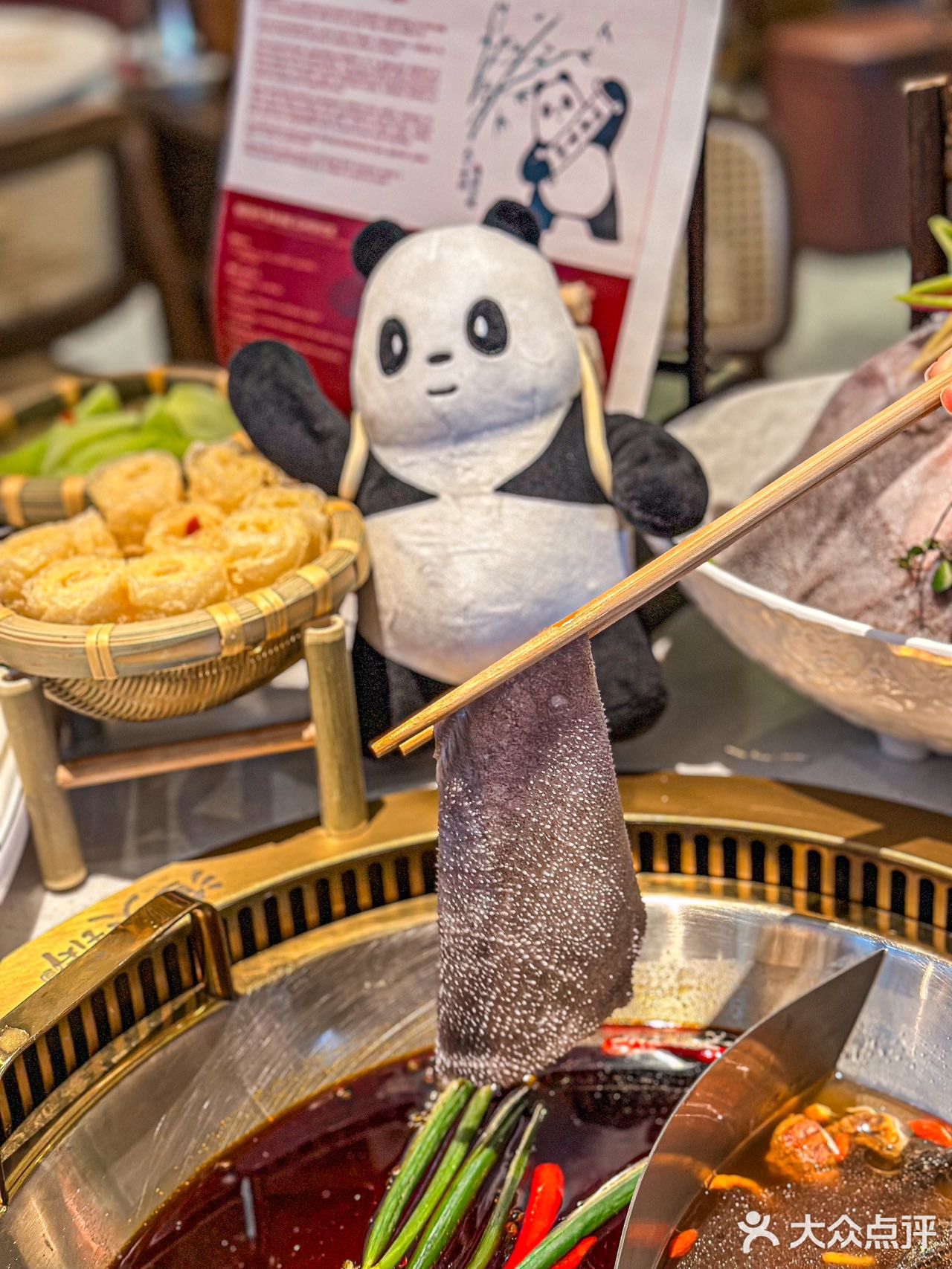 这家主打“新鲜手工菜”的重庆火锅味道不是一般
