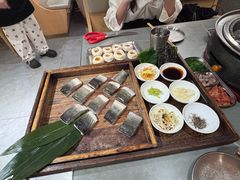 -围炉肉舍•炭烤活鳗•丹东海鲜烤肉(步行街店)